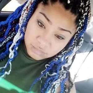 Meet your Posher, Roxanne