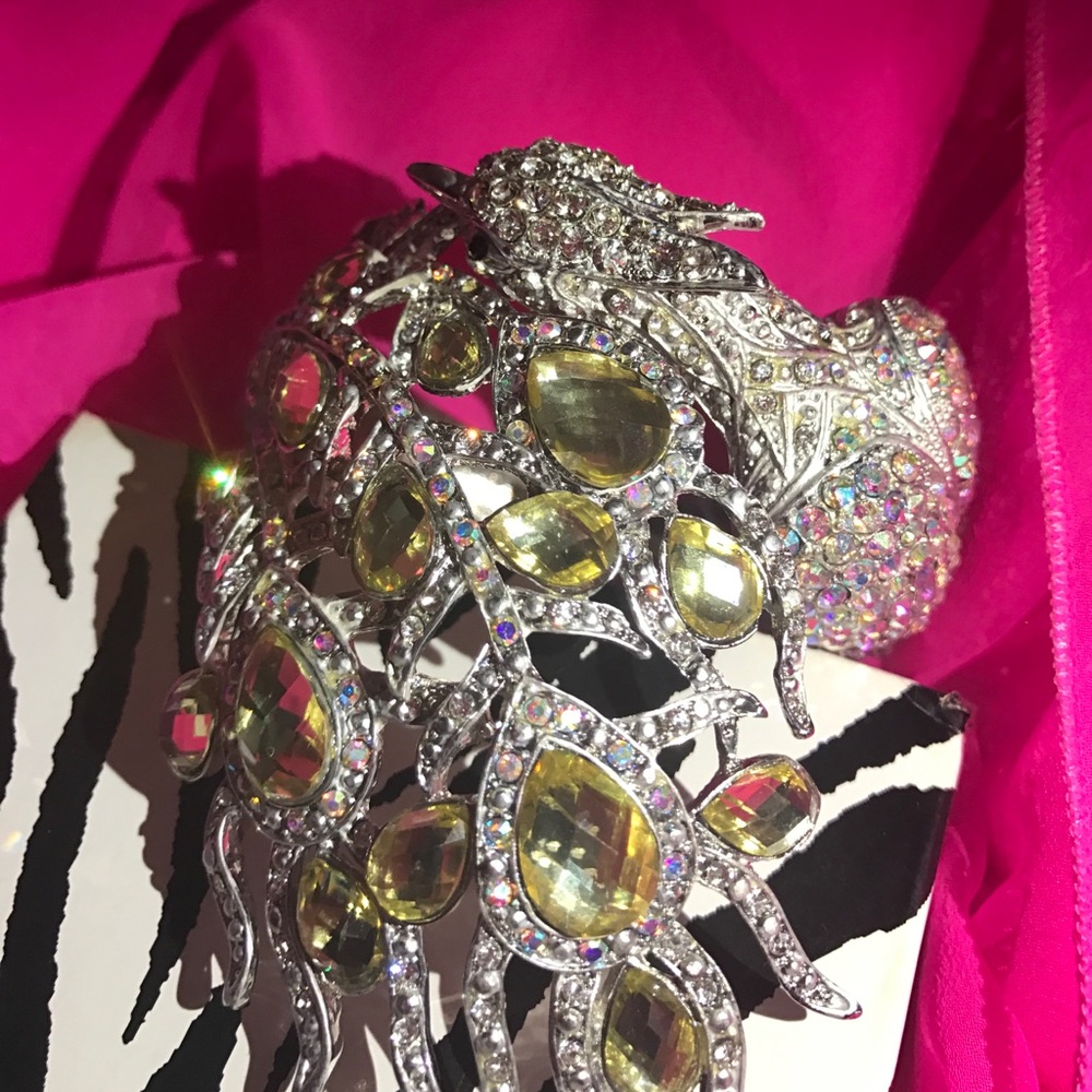 🎉Peacock silver studded bangle bracelet