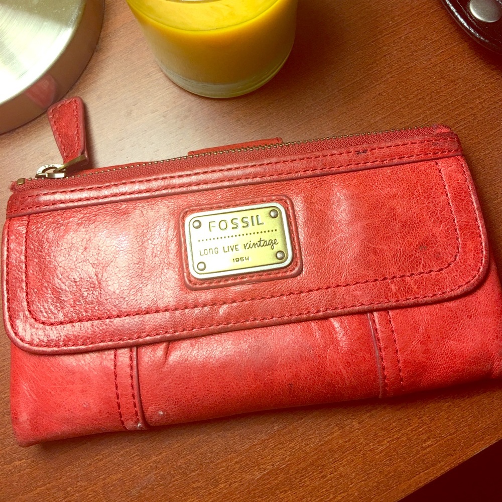 Red leather fossil Emory clutch wallet