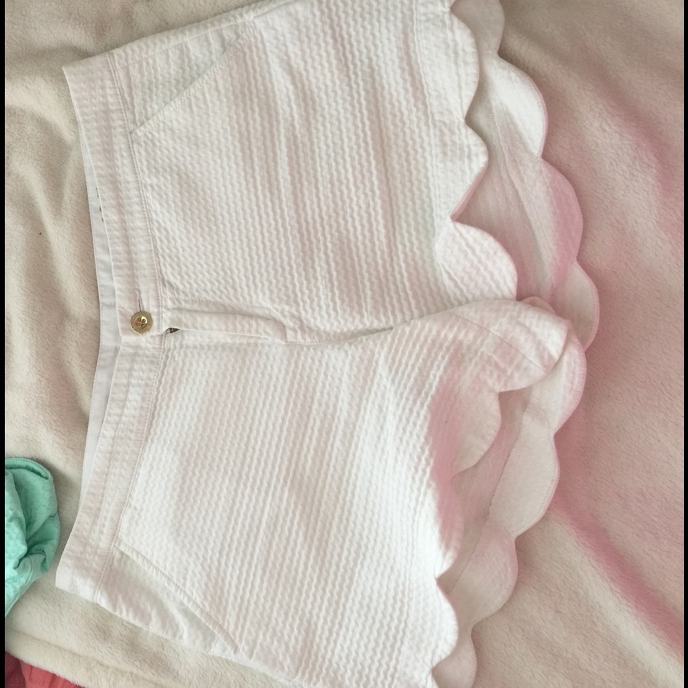 White Lilly Buttercup shorts