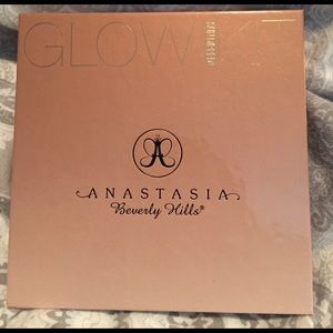 Anastasia glow kit
