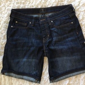 Size 2 GAP Bermuda shorts. NWOT (jean)