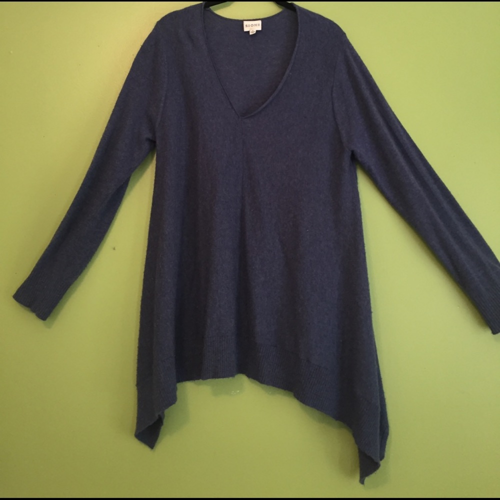 Oversized v-neck sweater
