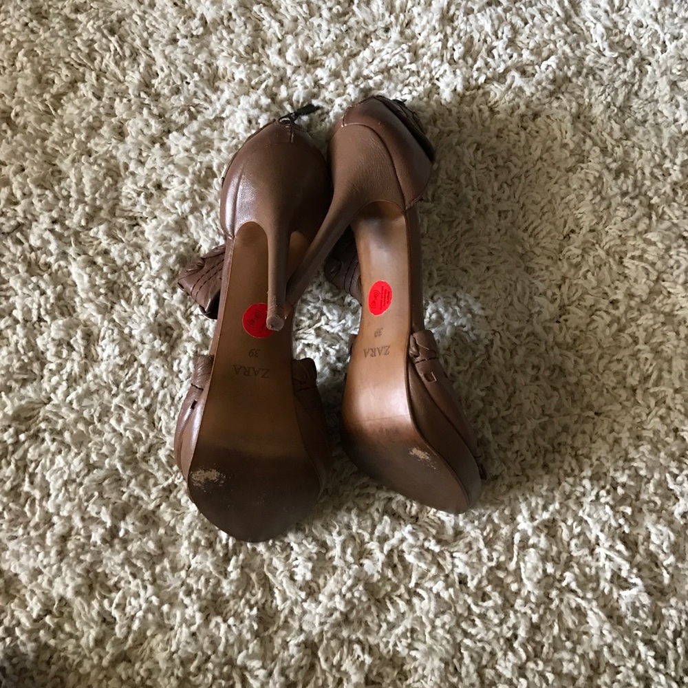 Heels - Picture 3 of 3