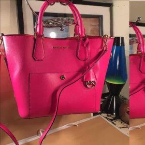 LIKE NEW MICHAEL KORS GRENWICH TOTE/SATCHEL
