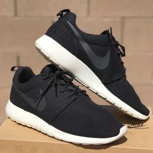 Classic Nike Roshe Run black/anthracite-sail