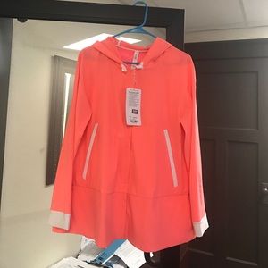 Lululemon Sun Showers Jacket. Women's size 8.