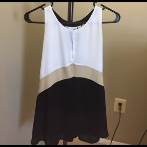 FINAL PRICE - NWT - Key hole front, open back tank