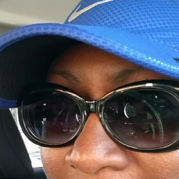 Meet your Posher, Karen - Picture 2 of 2