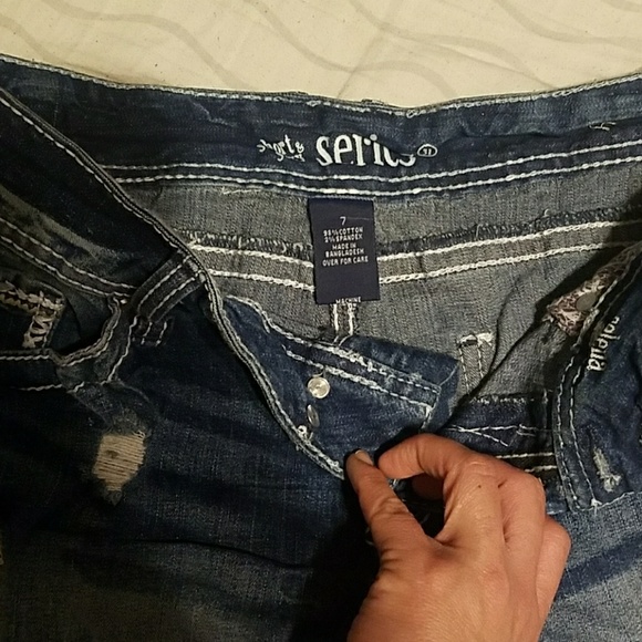 Shorts - Picture 3 of 3