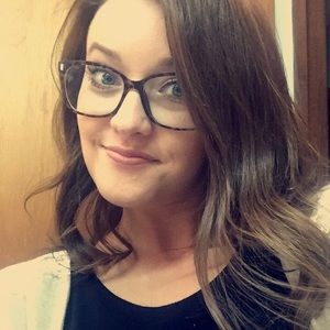 Meet your Posher, Holly