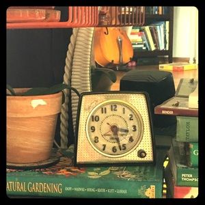 Vintage GE electric alarm clock
