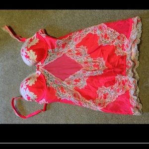 NWOT VS Body Shape-wear 34C