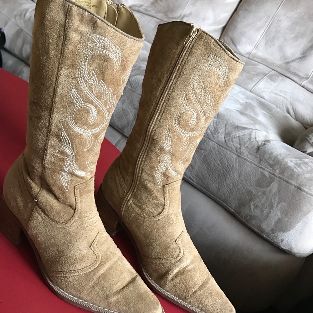 Cowgirl Cowboy boots brown tan suede