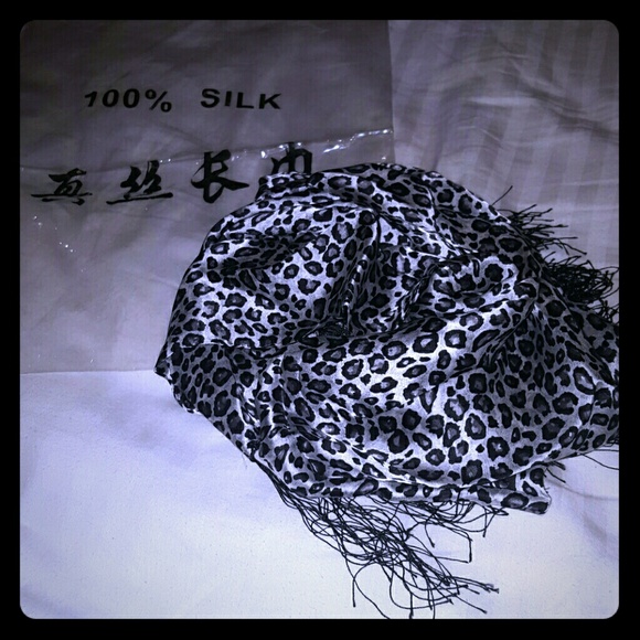 100% SILK SCARF - Picture 7 of 8