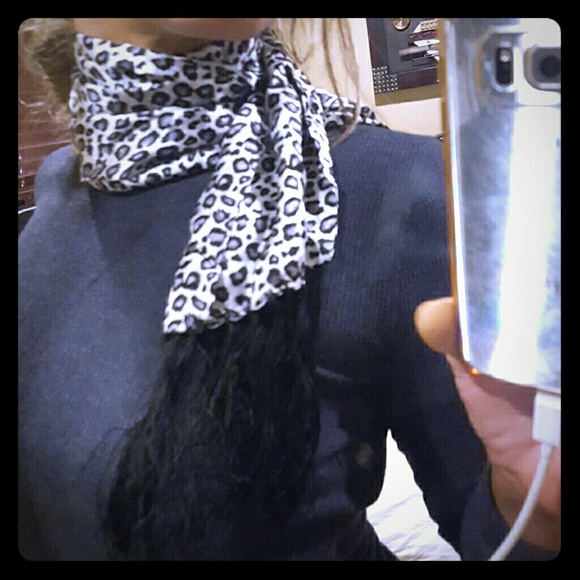 100% SILK SCARF - Picture 4 of 8