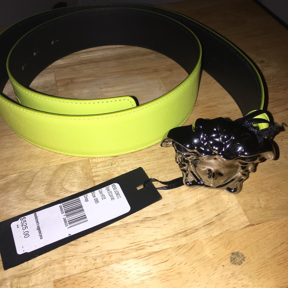 Size 95 Versace belt