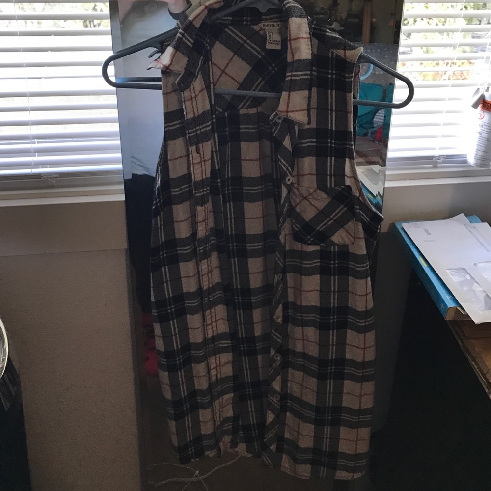 Plaid sleeveless light flannel