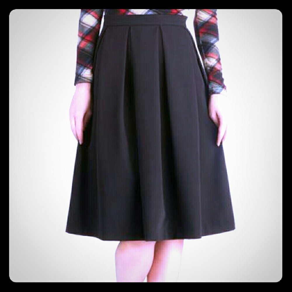 Black Skirt with Pockets Ladies!