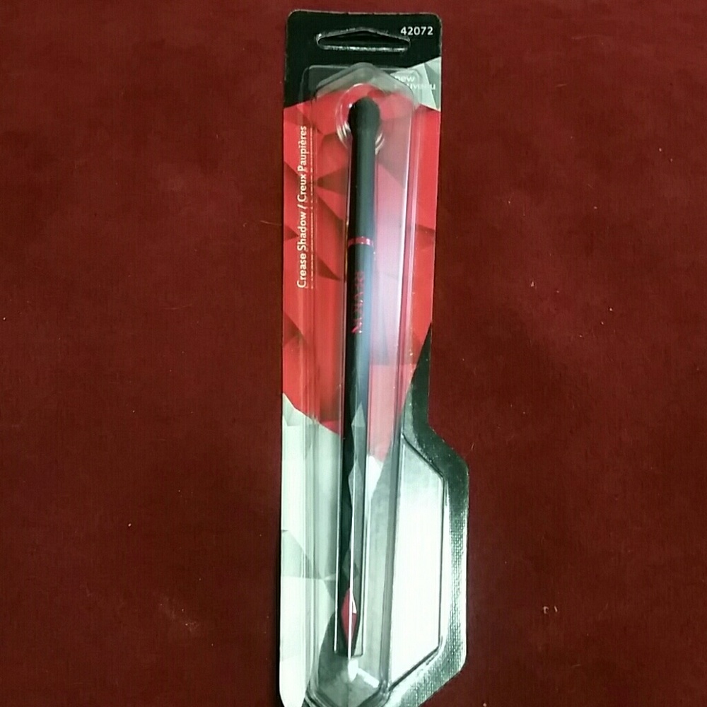 Revlon crease shadow brush