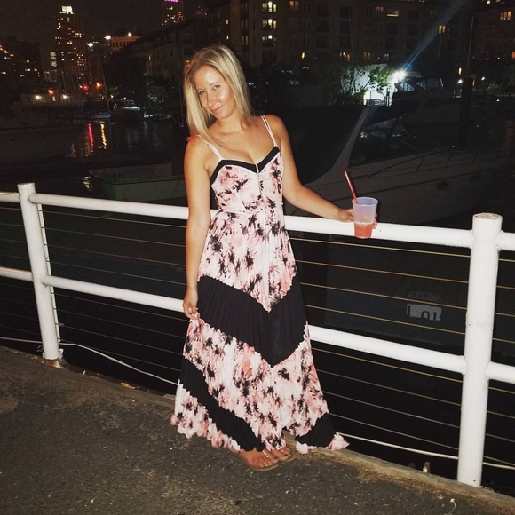 Meet your Posher, Christina - Picture 1 of 1