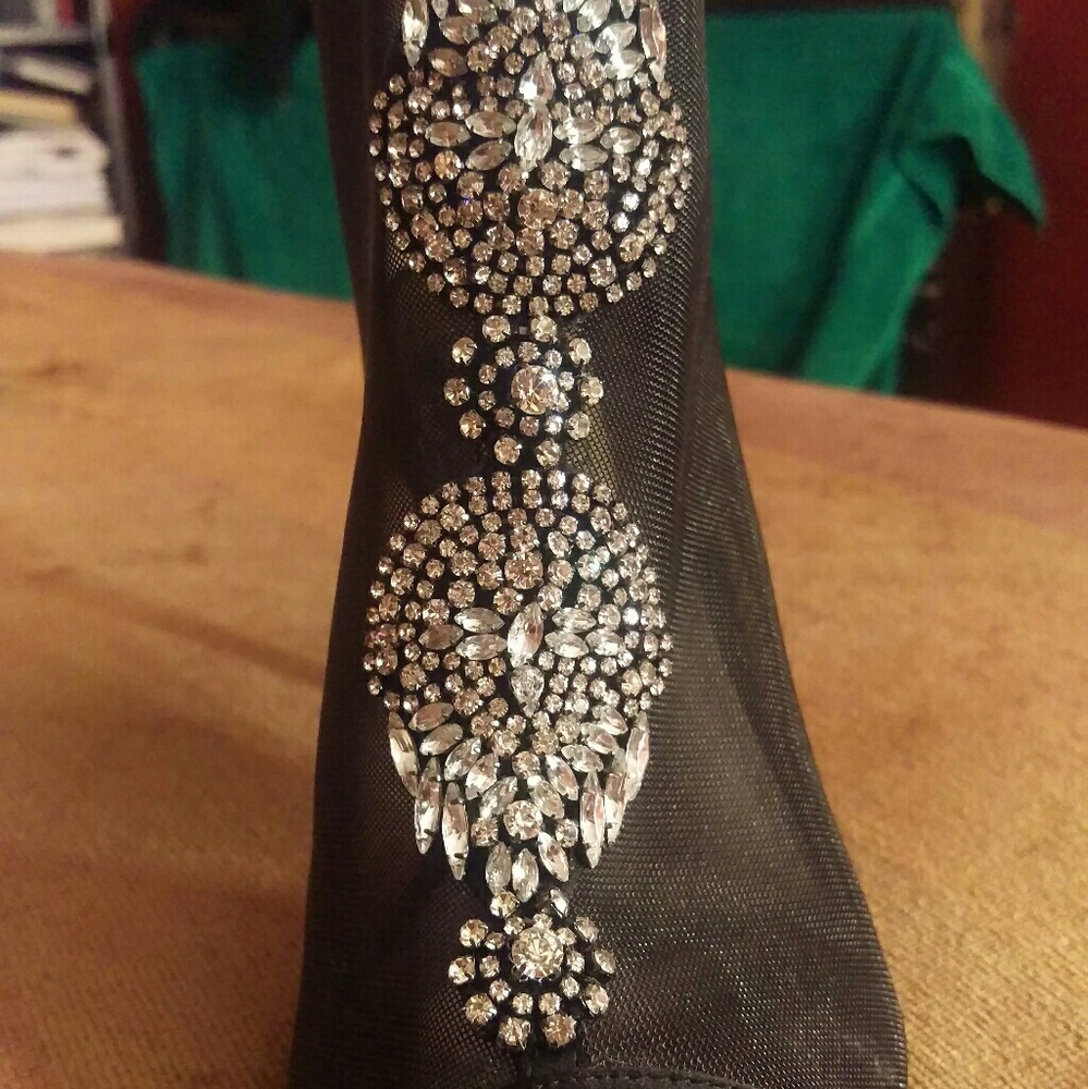 Badgley Mischka - Picture 3 of 4
