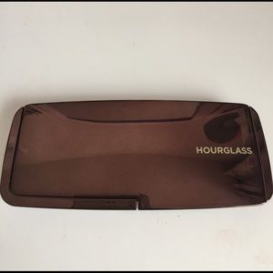 Hourglass ambient lighting palette