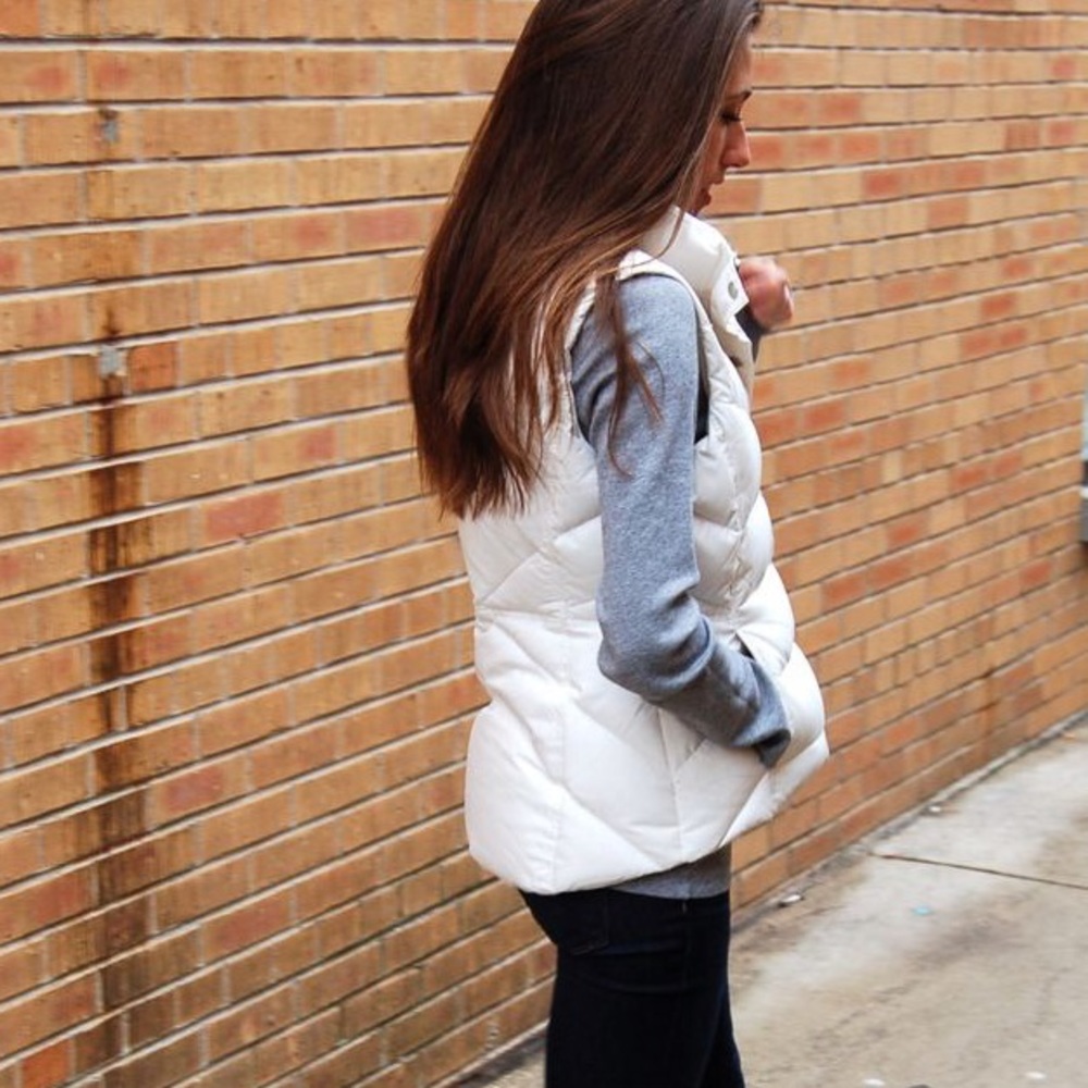 ❌SOLD❌White/Cream Puffer Vest