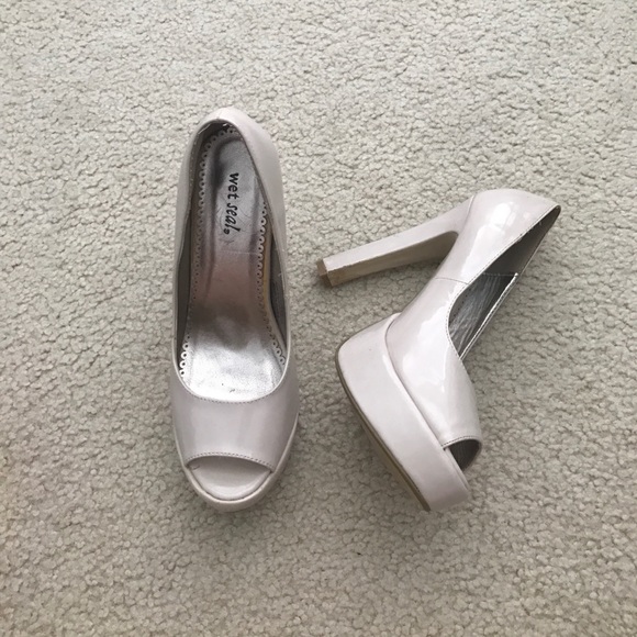 Nude High Heels - Picture 2 of 4