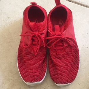 Woman's Nike juvenate shoe