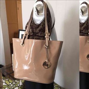 MICHAEL KORS LARGE PATENT GLOSSY LEATHER TOTE