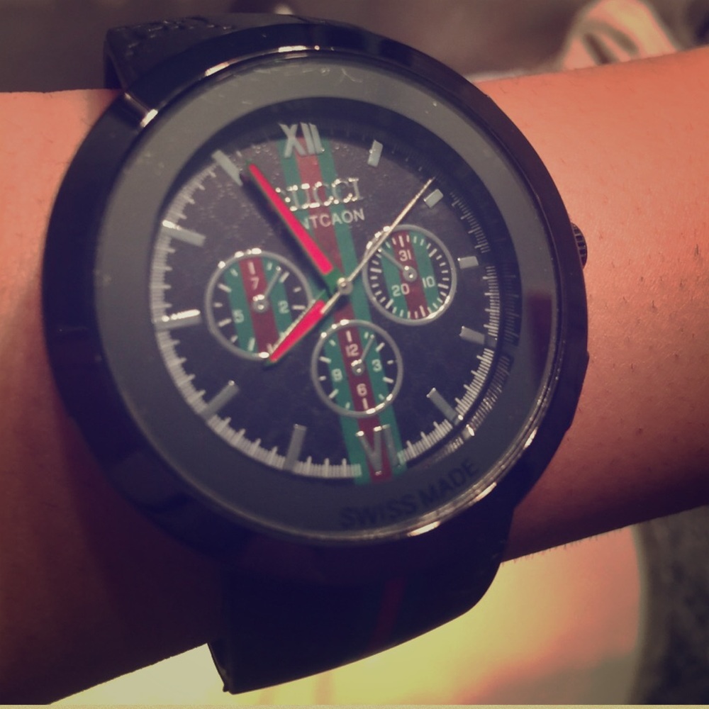 Men's Gucci Watch (Pantcaon)
