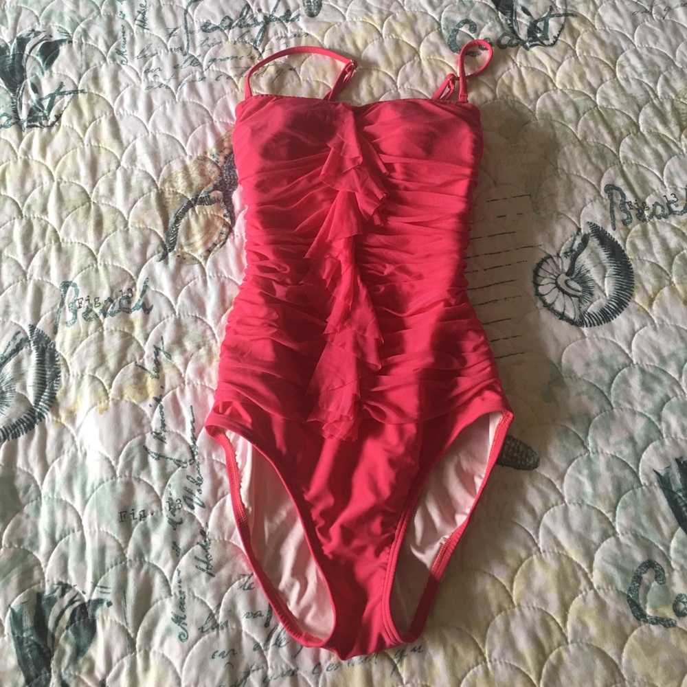 🌷🌷NWOT Stunning Pink Tulle Bathing suit🌷🌷