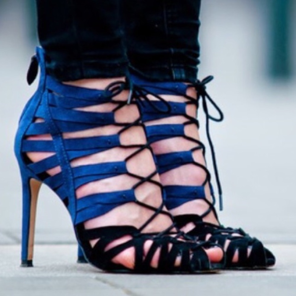 Zara Black and Navy Lace Up Pumps size: 40