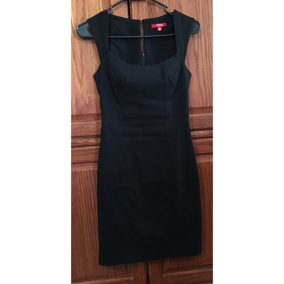 Black dress - Picture 1 of 2