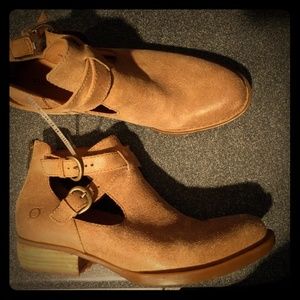 Born Shoe bootie super stylish (NEW)