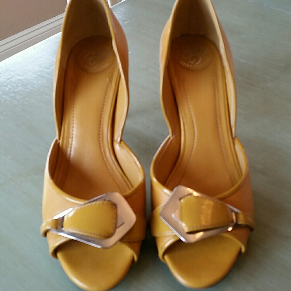 BCBG heels