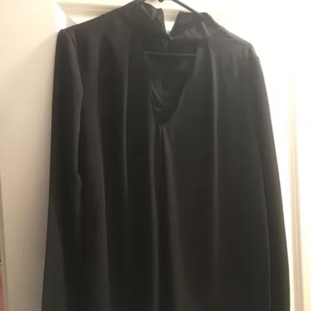 Blouse with choker cut-out