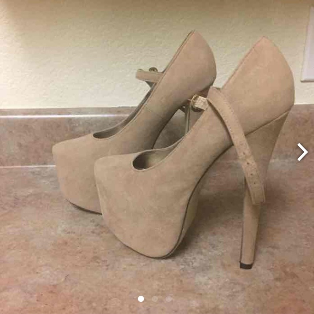 Taupe platforms