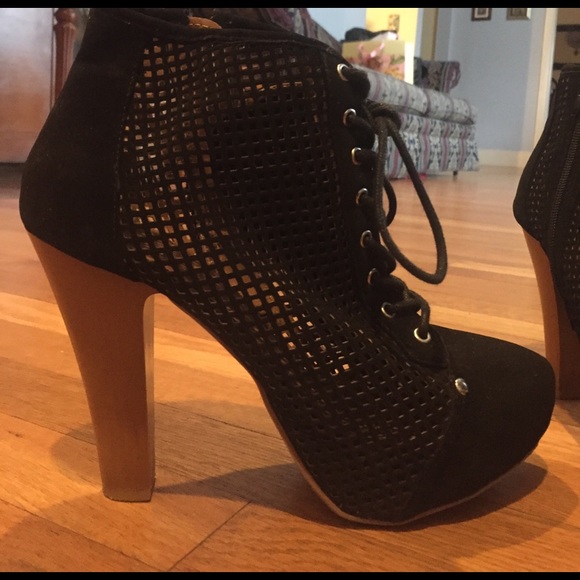 Black bootie heels - Picture 1 of 2