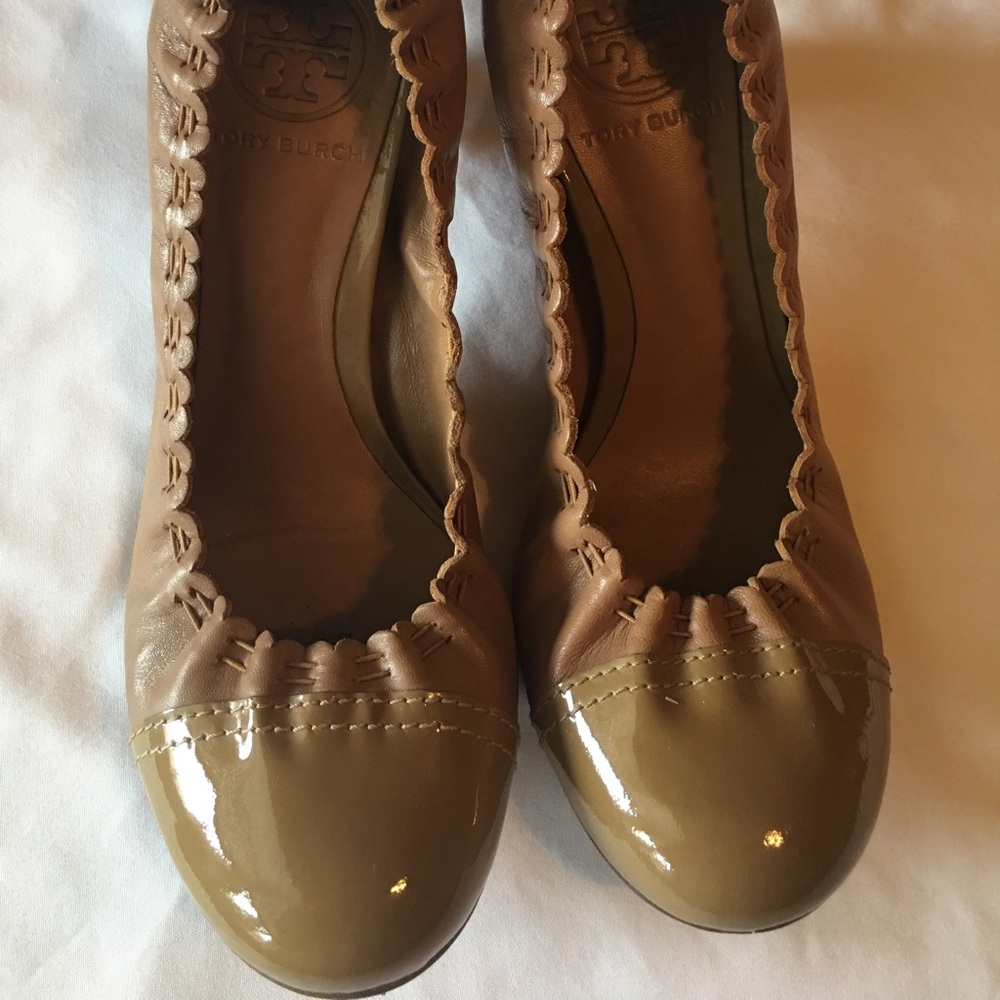 Tory Butch Chunky Heel in the color Tan