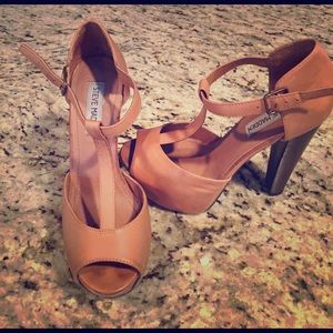 Steve Madden Tan- Platform heels.