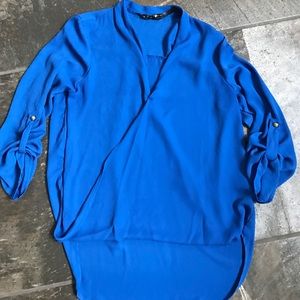 Hi lo,beautiful royal blue blouse 👚
