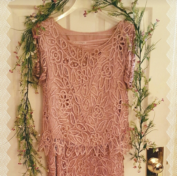 Silken Poetry Dresses & Skirts - 💕💕ROMANTIC & FEMININE PINK LACE OVERLAY DRESS💕