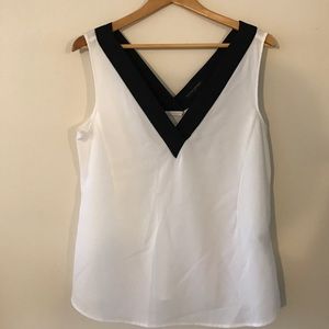 Banana Republic V-Neck & Back Blouse ❤ Size S