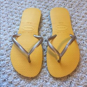 BRAND NEW, Gold & Yellow Havaianas flip flops