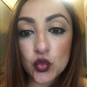 Meet your Posher, Claudia