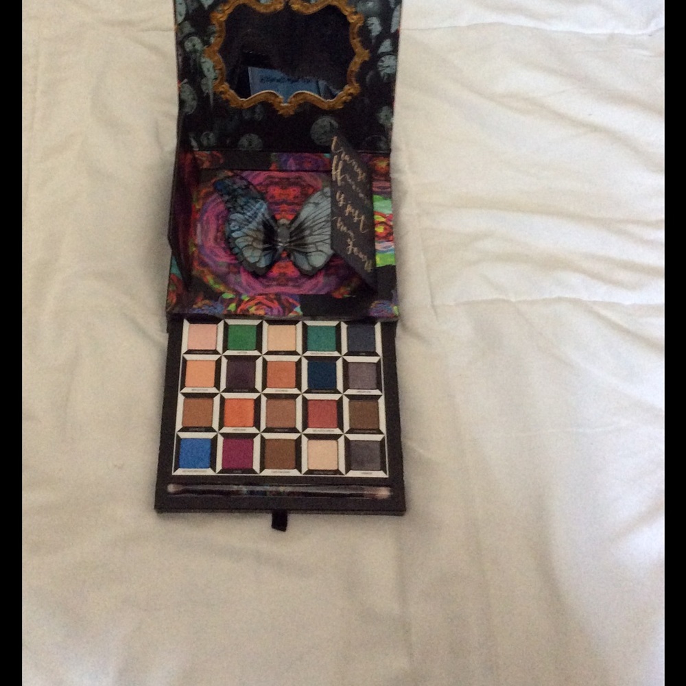 Urban Decay Alice Looking glass palette