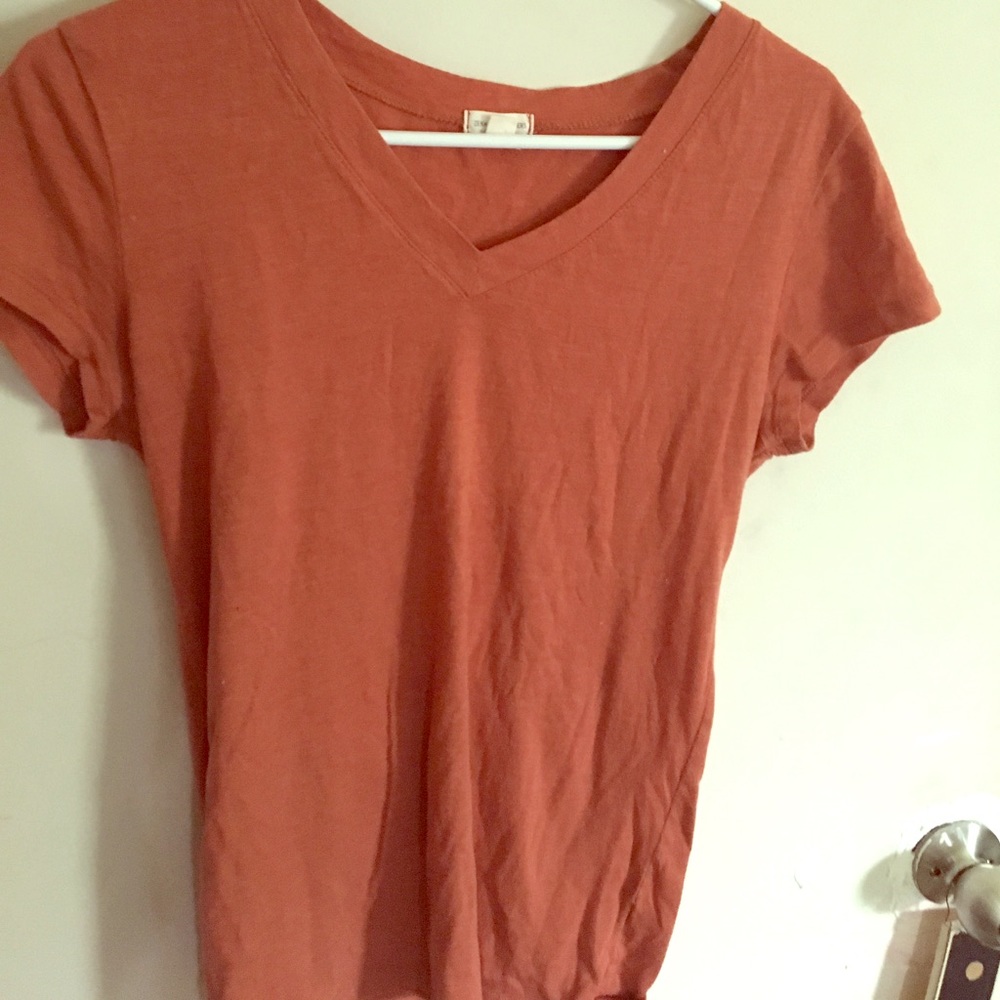 V-neck t-shirt