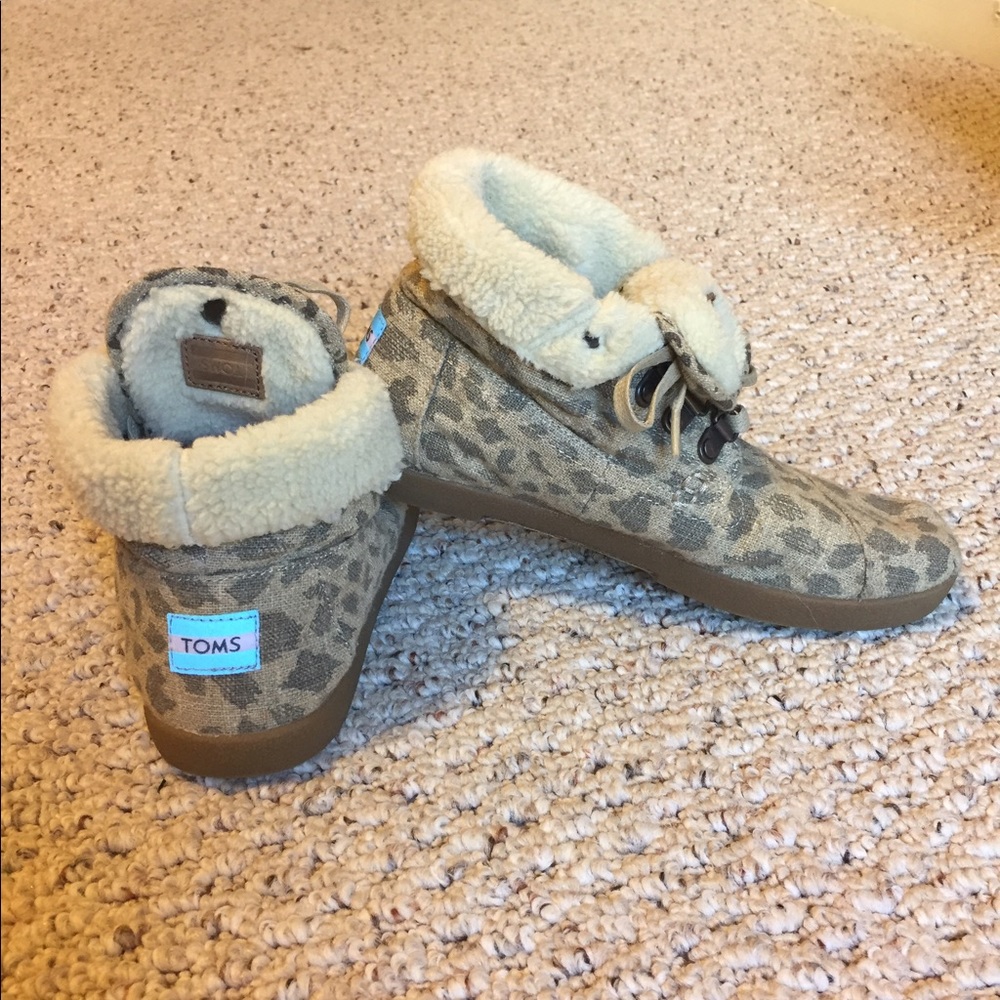 NEVER WORN, TOMS Highland Botas high tops